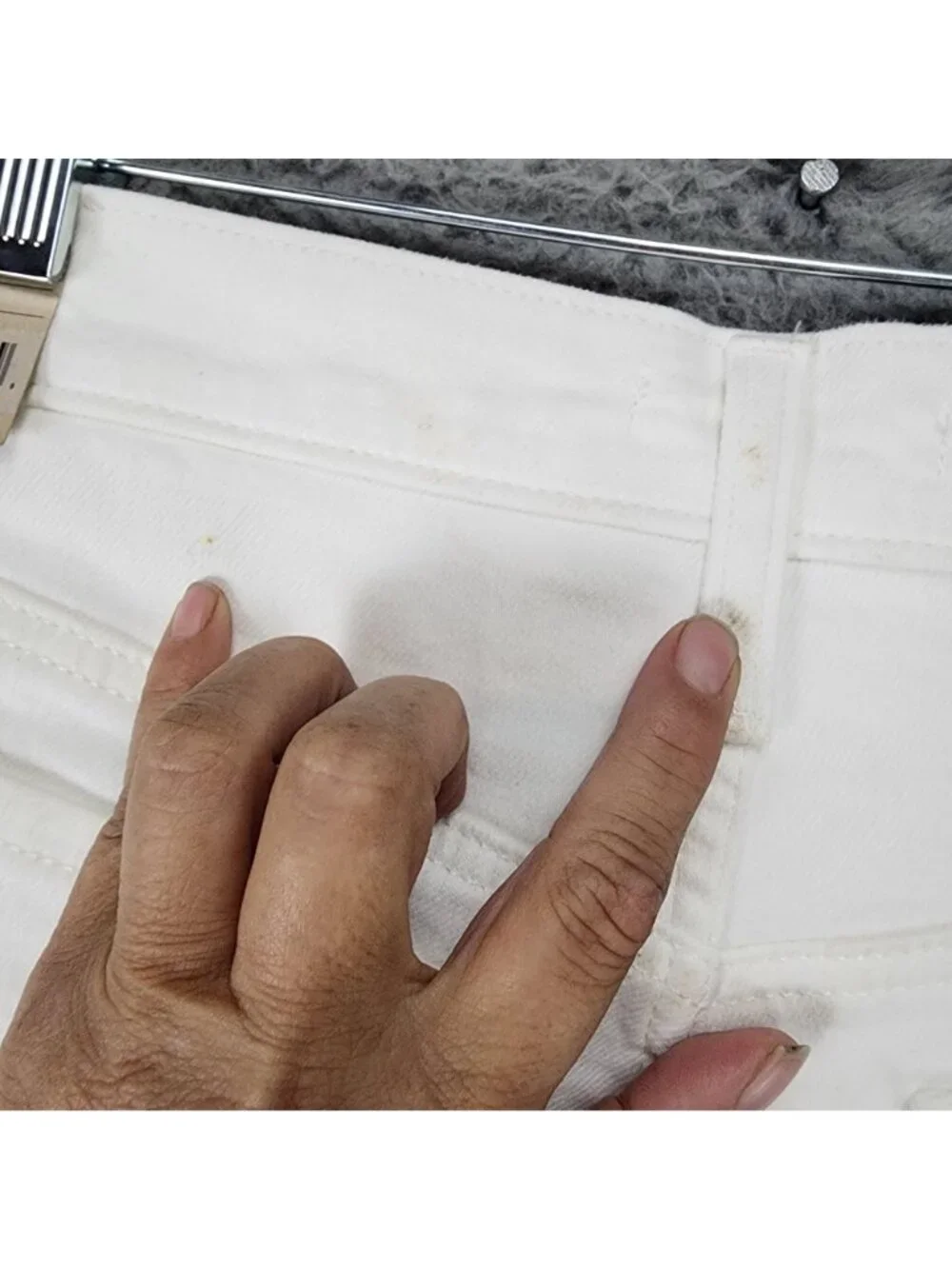 Levi's Shorts Womens 30 White Stretch Mid Rise Mid Length Denim Jean *NWT Read*